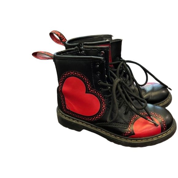 Dr. Martens Other - Dr Martens Youth Delaney Heart Boots